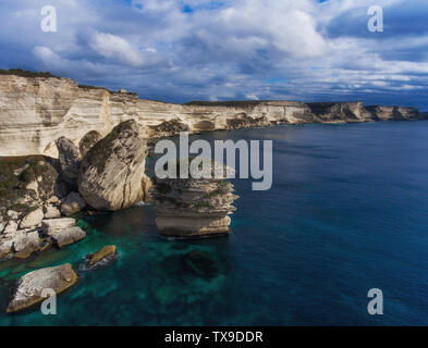 Felsen an der Südküste der Insel Korsika, Frankreich. Stockfoto