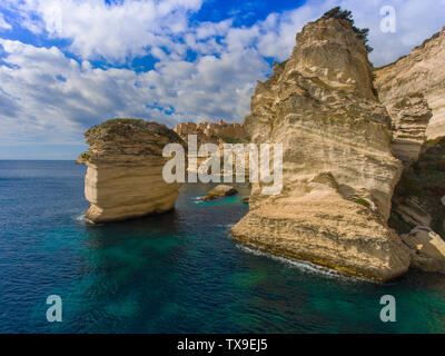 Große Stücke brach weg von der Küste der Insel Korsika. Stockfoto