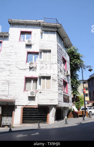 Traditionelle Holz Verschalungen auf osmanischen Gebäude, Sultanahmet, Istanbul. Stockfoto