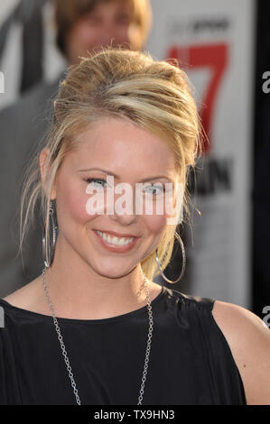 LOS ANGELES, Ca. April 14, 2009: Collette Wolfe am Los Angeles Premiere von "17 Again" am Grauman's Chinese Theater, Hollywood. © 2009 Paul Smith/Featureflash Stockfoto