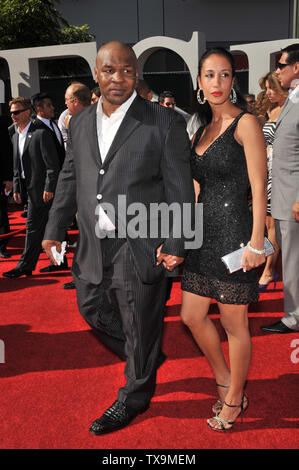 LOS ANGELES, Ca. Juli 15, 2009: Mike Tyson & neue Frau Lakiha Spicer an den 2009 ESPY Awards auf der Nokia L.A. Live Theater, Los Angeles. © 2009 Paul Smith/Featureflash Stockfoto