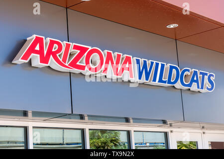 TUCSON, AZ/USA - 11. APRIL 2019: Arizona Stadium auf dem Campus der Universität von Arizona. Stockfoto