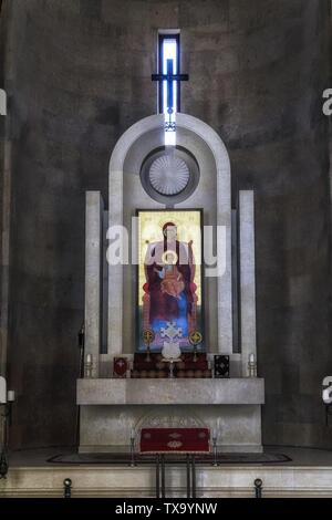 Altar in einer armenischen Kirche mit christlicher Ikone Stockfoto