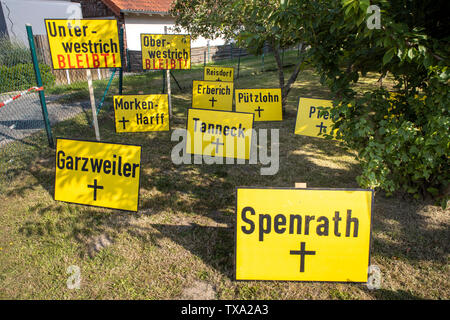 Friedhof der Dörfer, Symbol der bereits, von brown Coal mining, verschwundenen Dörfer im Rheinischen Braunkohlerevier, und diejenigen, die st Stockfoto