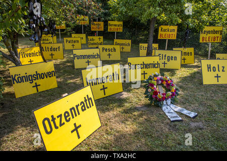 Friedhof der Dörfer, Symbol der bereits, von brown Coal mining, verschwundenen Dörfer im Rheinischen Braunkohlerevier, und diejenigen, die st Stockfoto