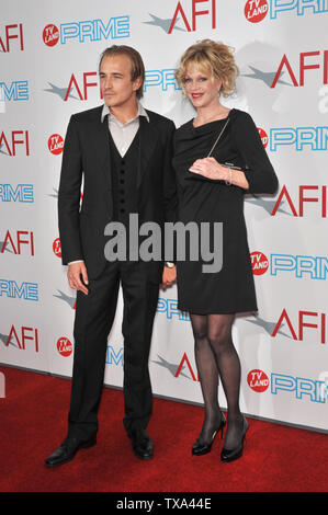 LOS ANGELES, Ca. Juni 11, 2009: Melanie Griffith & Schritt-Sohn Jesse Wayne Johnson, Sohn von Don Johnson, auf der 37 AFI Life Achievement Award Gala bei Sony Studios, Los Angeles, in dem Michael Douglas mit der AFI Life Achievement Award geehrt wurde. © 2009 Paul Smith/Featureflash Stockfoto