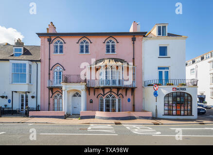 Beach House, einem historischen Gebäude direkt an der Uferpromenade in Sidmouth, einem kleinen beliebten Südküste Küstenstadt in Devon, im Südwesten Englands Stockfoto