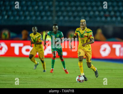 Suez, Ägypten. 24. Juni, 2019. Moussa Djenepo von Mali während der 2019 Afrika Cup der Nationen Übereinstimmung zwischen Mali und Mauretanien am Suez Armee Stadion in Suez, Ägypten am 24. Juni 2019. Credit: Cal Sport Media/Alamy leben Nachrichten Stockfoto