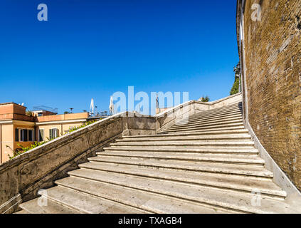 Weitwinkelaufnahme der steilen Hang Spanische Treppe in Rom, Italien mit kopieren. Stockfoto