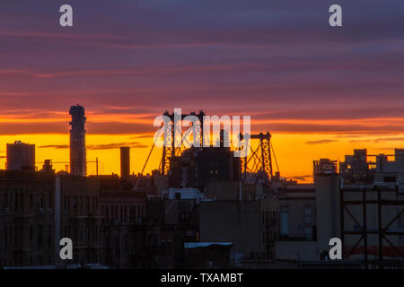 Blick auf Lower Manhattan von Osten Williamsburg, New York. Stockfoto