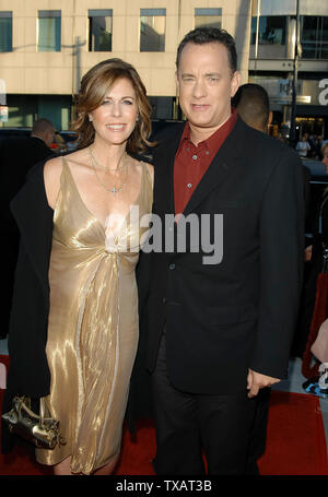 Rita Wilson & Tom Hanks am Los Angeles Premiere von "Terminal" an der Akademie für Kunst und Wissenschaft in den Beverly Hills, CA. Die Veranstaltung fand am Mittwoch, 9. Juni 2004 statt. Foto von: SBM/PictureLux-Datei Referenz Nr. 33790-4076 SMBPLX Stockfoto