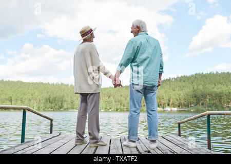 Glücklich verliebte senior Ehegatten in der casualwear Stockfoto