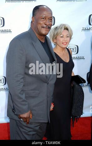 John Amos & Frau an der 2. jährlichen TV Land Awards - Ankunft im Hollywood Palladium in Hollywood, CA. Die Veranstaltung fand am Sonntag, 7. März 2004 statt. Foto von: SBM/PictureLux-Datei Referenz Nr. 33790-3213 SMBPLX Stockfoto