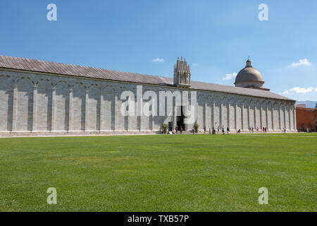 Pisa, Italien - 29. Juni 2018: Panoramablick auf Innere des Campo Santo, auch bekannt als Camposanto Monumentale (Monumentaler Friedhof), ist eine historische ed Stockfoto