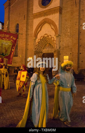 Kostüm Street Parade in Zürich bei Nacht Stockfoto