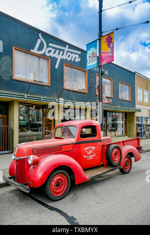 Vintage Dayton Boot Unternehmen, Rot pick up, Hastings Street, Vancouver, Britisch-Kolumbien, Kanada Stockfoto