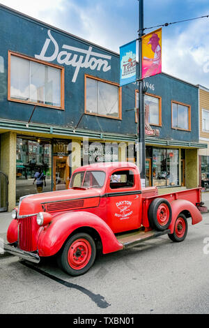 Vintage Dayton Boot Unternehmen, Rot pick up, Hastings Street, Vancouver, Britisch-Kolumbien, Kanada Stockfoto