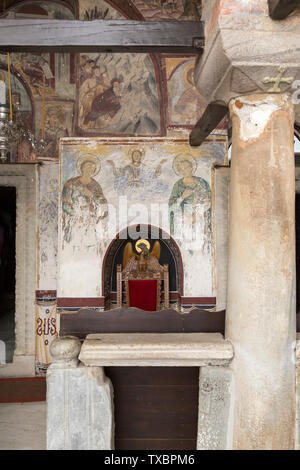 Alte Fresken von St. Johannes und Jesus auf den Mauern des Klosters des Hl. Johannes des Theologen umliegenden Alkoven mit Thron. Auf der Insel Patmos. Stockfoto