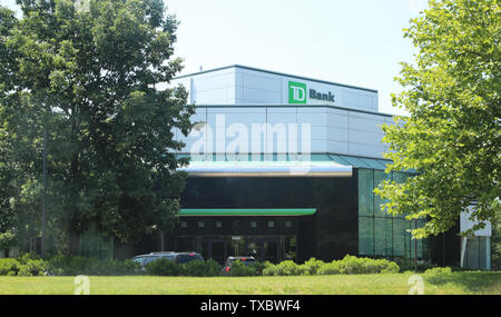 Princeton, New Jersey, USA, 23. Juni 2019: EIN TD Bank unterzeichnen über eine Filiale der deutschen Bank in New Jersey. Stockfoto