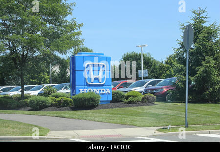 Princeton, New Jersey - 23. Juni 2019: Honda store Front. Logos und Zeichen. Honda produziert zu den zuverlässigsten Autos der Welt VI-Image Stockfoto