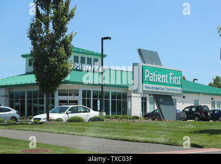 Princeton, New Jersey - 23. Juni 2019: Patienten zuerst Urgent Care Geschäft vor. Stockfoto