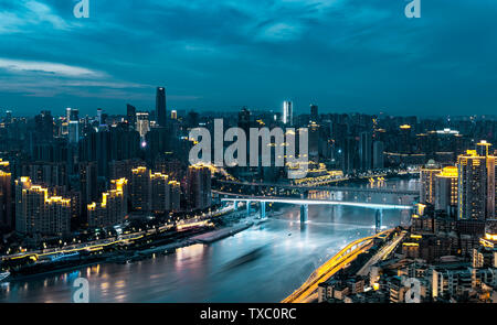 Gans Ling Park zu sehen in der Nacht Blick von Chongqing Stockfoto