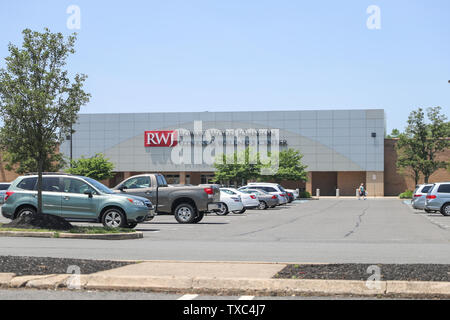 New Brunswick, New Jersey - 23. Juni 2019: Blick auf die Robert Wood Johnson (RWJ) Krankenhaus in New Brunswick, New Jersey. - Bild Stockfoto