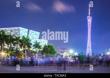 Nacht Blick auf den Fernsehturm in Huacheng Square Stockfoto