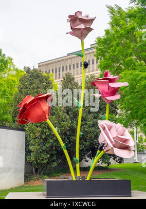 Skulptur Rose auf 65th Street von Will Ryman auf öffentliche Anzeige außerhalb der ersten Art Museum Nashville, Tennessee. Stockfoto