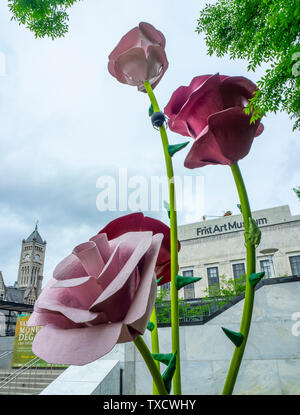 Skulptur Rose auf 65th Street von Will Ryman auf öffentliche Anzeige außerhalb der ersten Art Museum Nashville, Tennessee. Stockfoto