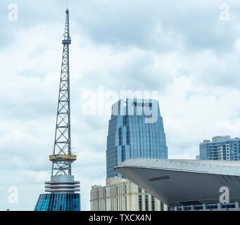 Lattice Turm Turm über Nashville Visitor Center und Bridgestone Arena NFL Draft 2019 Nashville, Tennessee. Stockfoto