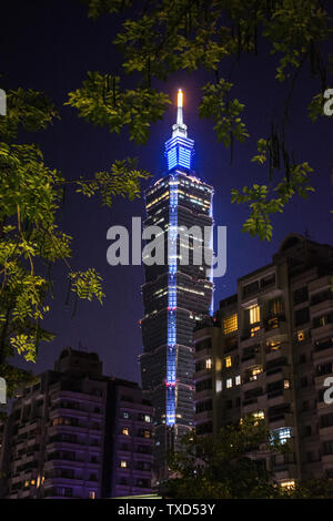 Nacht Blick auf den Präsidentenpalast, 101 Gebäude, Liberty Square in Taipei, Taiwan von Ende November bis Anfang Dezember 2018 Stockfoto