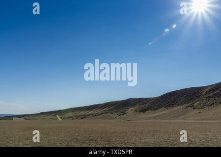 Gobi Grand Canyon auto Hintergrund unter sonnigen Tag Stockfoto