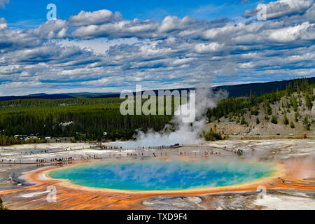 Grand Prismatic Spring Blick von der Strecke Kopf übersehen Stockfoto