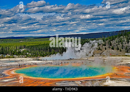 Grand Prismatic Spring Blick von der Strecke Kopf übersehen Stockfoto