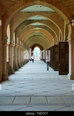 Korridor von Muir Central College Tower, Uttar Pradesh, Indien, Asien Stockfoto