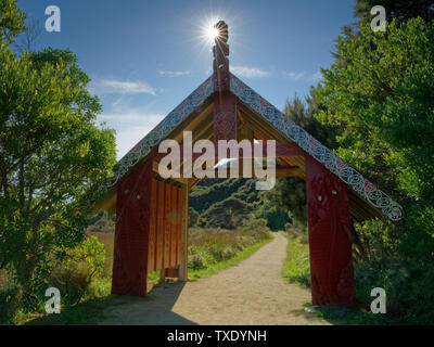 Wainui, Tasman/Neuseeland - Juni 3, 2019: Der Eingang Nord der Abel Tasman Coastal Track at Wainui Bay, Abel Tasman National Park, Neuseeland. Stockfoto