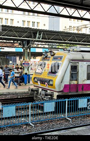 Charni Straße Bahnhof, Mumbai, Maharashtra, Indien, Asien Stockfoto