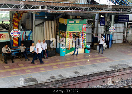 Charni Straße Bahnhof, Mumbai, Maharashtra, Indien, Asien Stockfoto