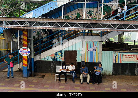 Charni Straße Bahnhof, Mumbai, Maharashtra, Indien, Asien Stockfoto