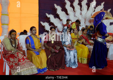 Hijra Gemeinschaft Gruppe, Allahabad Kumbh Mela, der weltweit größte religiöse Versammlung, Uttar Pradesh, Indien Stockfoto