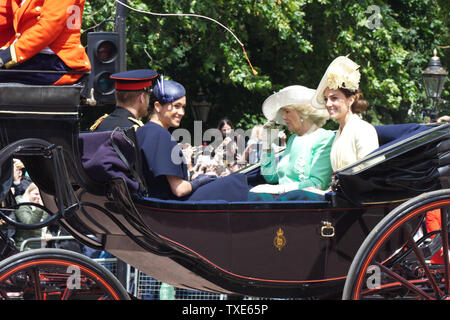 Mitglieder der Königlichen Familie verlassen den Buckingham Palace für die Farbe 2019 Stockfoto