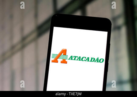 Brasilien. 1. Juni 2019. In diesem Foto Illustration eine AtacadÃ £ o Logo auf dem Smartphone angezeigt. Credit: Rafael Henrique/SOPA Images/ZUMA Draht/Alamy leben Nachrichten Stockfoto