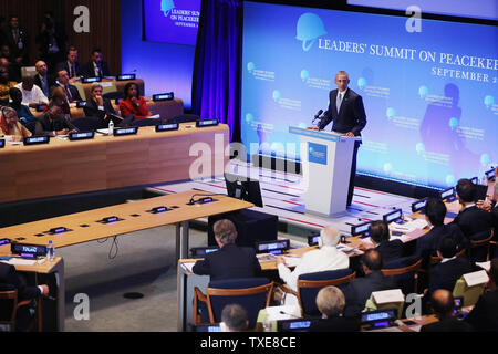 *** POOL *** NEW YORK, NY - 28. SEPTEMBER: (AFP) US-Präsident Barack Obama liefert Erläuterungen während des Leaders' Summit auf Friedenssicherung während der 70. jährlichen Generalversammlung der Vereinten Nationen am UN-Hauptquartier September 28, 2015 in New York City. Obama hielt ein bilaterales Treffen mit dem indischen Ministerpräsidenten Narendra Modi und haben eine Face-to-face-Treffen mit dem russischen Präsidenten Wladimir Putin später am Tag. (Foto von Chip Somodevilla/Getty Images) Stockfoto