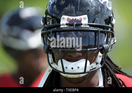 Die Praxis befindet sich in der Sonnenblende der Atlanta Falcons Empfänger Roddy White während des ersten Tages von ihr Trainingslager in Durango, Ga, 25. Juli 2013 wider. UPI/David Tulis Stockfoto