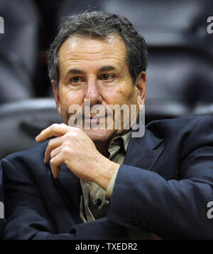 Atlanta Hawks Basketball team co-owner Bruce Levenson, in diesem 2011 Datei foto gezeigt, 7. September 2014 angekündigt, dass er seine Mehrheitsbeteiligung an dem Team verkaufen wird, nachdem er eine eine beleidigende E-Mail, die vor zwei Jahren gesendet wurde bekannt gegeben. UPI/David Tulis Stockfoto