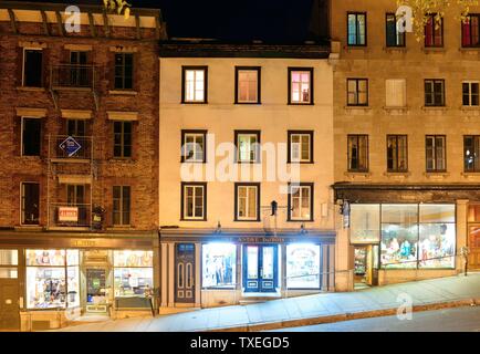 . QUEBEC CITY, KANADA - SEP 10: Alte Straße bei Nacht auf September 10,2012 in Quebec City, Kanada als die Hauptstadt der kanadischen Provinz Quebec, es Stockfoto