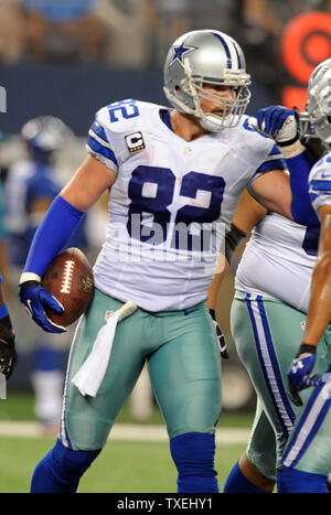 Dallas Cowboys Jason Whitten feiert seinen ersten zweiten Quartal Touchdown, einen 15 Yard catch, gegen die New York Giants bei AT&T Stadium in Arlington, Texas am 8. September 2013. UPI/Ian Halperin Stockfoto