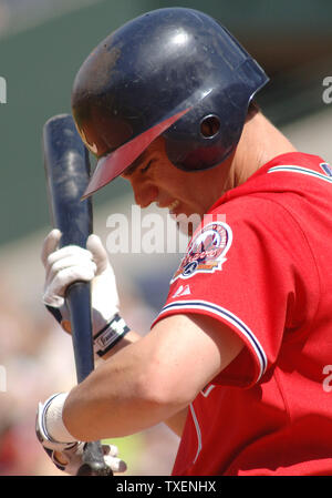 Atlanta Braves Marcus Giles Grimassen in 7., nachdem er einen Pitch im Spiel gegen die San Diego Padres April 16, 2006, in Atlantas Turner Field. Die Padres besiegten die Braves 4-3. (UPI Foto/Peter Stöger) Stockfoto