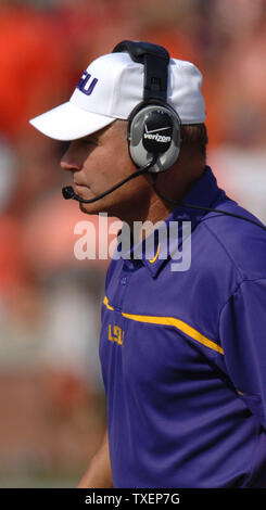 LSU Head Coach Les Meilen auf dem Nebenerwerb im Spiel gegen Auburn an Jordan-Hare Stadium in Auburn, AL., 16. September 2006. Auburn besiegt LSU 7-3. (UPI Foto/Peter Stöger) Stockfoto